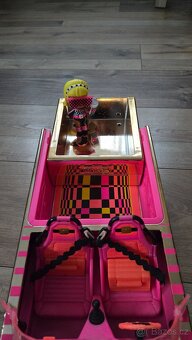 L.O.L. auto s bazénem a tanečním parketem - 4