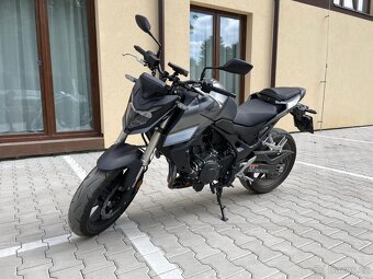 Honda CB750 Hornet - 4