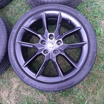 Gemini Black Alu sada R18 letní Škoda Octavia 3 VRS - 4
