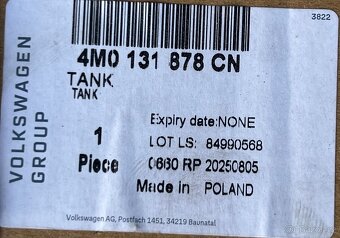 Audi Q8 Q7 4M VW Touareq nádrž adblue 4M0131878CN - 4