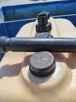 Plastová nádrž - 4