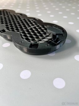 AUDI drzak znaku do RS masky - 4