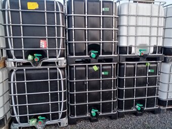 IBC nádrže potravinářské + pěkné bílé černé - 4