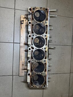 BMW E30 hlava 885 m20b25 - 4