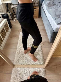 GUESS ČERNÉ TEPLÁKY - 4