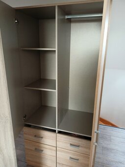 šatní skříň - 4