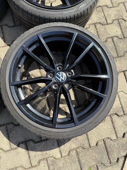 VW Pretoria black 235/35 R19 8Jx19 ET 50 - 4