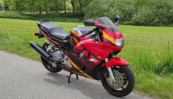 Honda CBR 600 F v luxusním stavu - 4