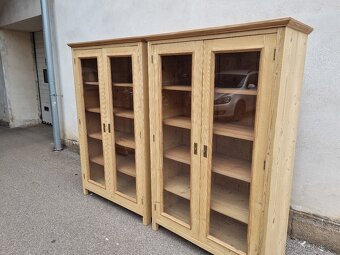 NÁDHERNÉ SMRKOVÉ KNIHOVNY-VITRÍNY PO RENOVACI - 4