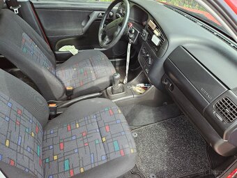 Golf III 1,6i naj.pouze 113t.km - 4