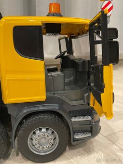 Nákladní auto Scania a Bruder odtahové vozidlo - 4