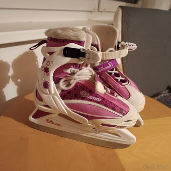 Prodám nevyužité dívčí brusle vel.35-38 - 4