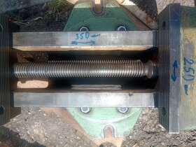 Strojní svěrák 250mm - 4