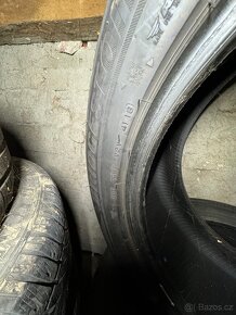Prodám zimní pneu Bridgestone Blizak 285/45R21 - 4