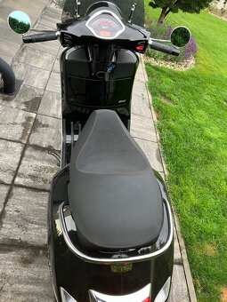 Vespa 300 GTS HPE ABS ASR - 4