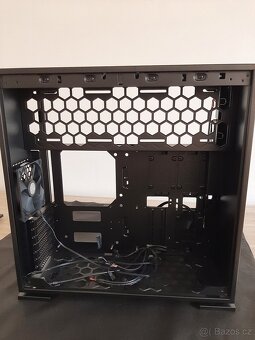 In-Win 303 Black Speciál Edice, 2x Držák Grafické karty - 4