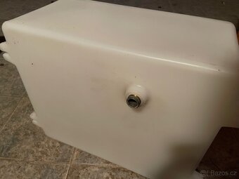 Nádrž na vodu do karavanu - 55l - 4