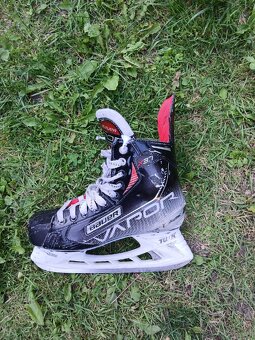 🧊 Hokejové brusle BAUER VAPOR X3.7 - 4