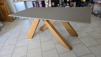 Designový jídelní stůl / Původní cena 15 tis. - 4