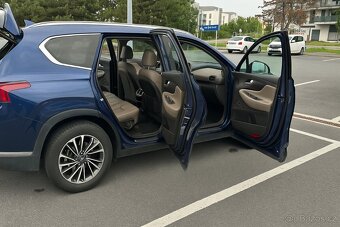 2019 - Hyundai Santa Fe Premium Luxury 2,2 CRDi 7 místn - 4