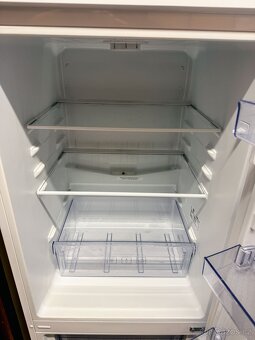 Lednička s mrazákem Beko RCSA240M30W - 4