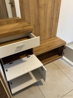 Předsíňová stěna - 4