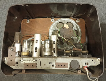 Staré retro bakelitové rádio Tesla Standard 405U na ND - 4