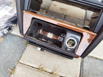 Mercedes Benz 190, W201 - středová konzole ve dřevě - 4