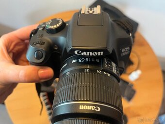 Zrcadlovka Canon EOS 1300D s vybavením - 4