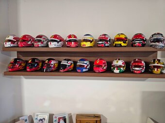 Prodám helmy 1:2 pilotů Ferrari - 4