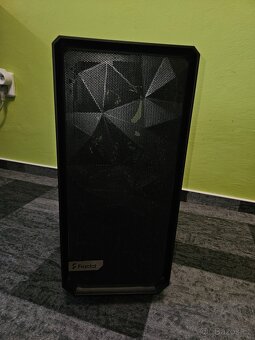 Prodám počítačovou skříň Fractal Design Meshify 2 Compact TG - 4