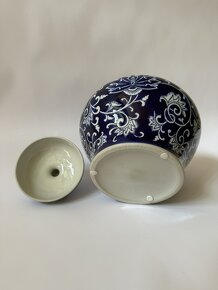 PORCELÁNOVÁ VÁZA S VÍKEM - KOBALTOVÁ MODŘ - 4