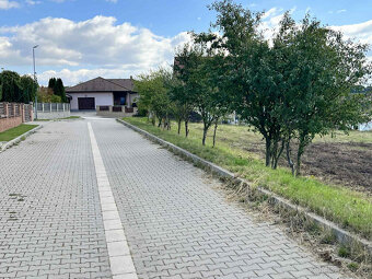 Prodej stavebního pozemku 954 m² Petráveč - 4