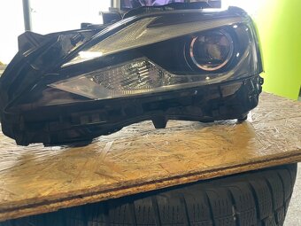 levé přední světlo LEXUS CT200h - 4