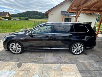 VW Passat R-Line 2.0 BiTDI 176kW 4x4, 2x kola, pano, ACC,DCC - 4