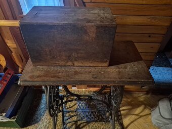 Starý šicí stroj - 4