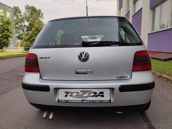 Volkswagen Golf 1,4i 16V / klima / 5-dveří / - 4