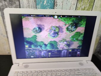 Notebook Asus v dobrém stavu 4 jádra, 4 GB RAM, SSD - 4