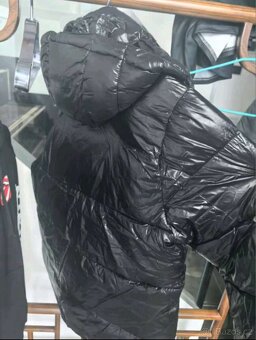 Ralph Lauren Puffer Jacket – lesklá, luxusní look, NOVÁ - 4