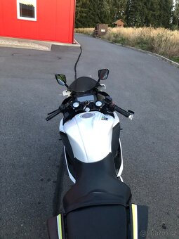 Yamaha YZF R125 - 4