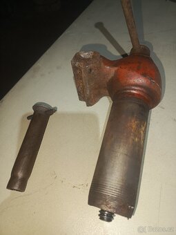 Přední čelist svěrák York 100 se šroubem a matkou - 4