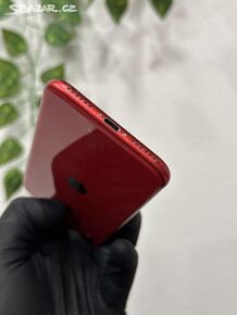 iPhone SE (2020) 64GB - 100% baterie - 4