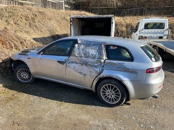 Alfa romeo 159 bez motoru v celku za 3500 - 4