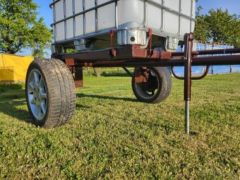 Vozík za traktor s nádrží 1000l - 4