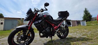 Honda CB 750 Hornet Rok 2023 najeto pouze 8900km - 4