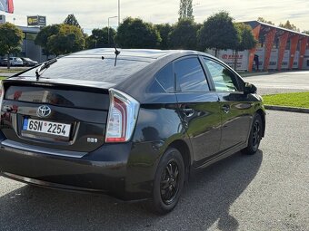 Toyota Prius - 4