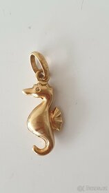 Zlatý přívěsek - mořský koník - 4