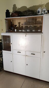 starožitný kredenc - 4