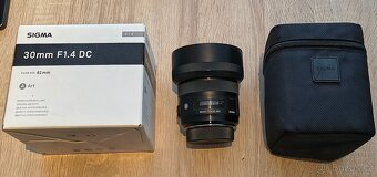 Prodám Nikon D7200 s batohem, příslušenstvím a objektivy - 4