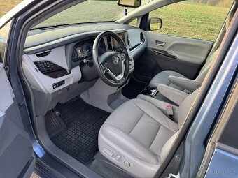 Toyota Sienna XLE AWD - 4